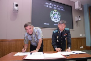 APCSS Director and KNDU President Sign the MOU photo.